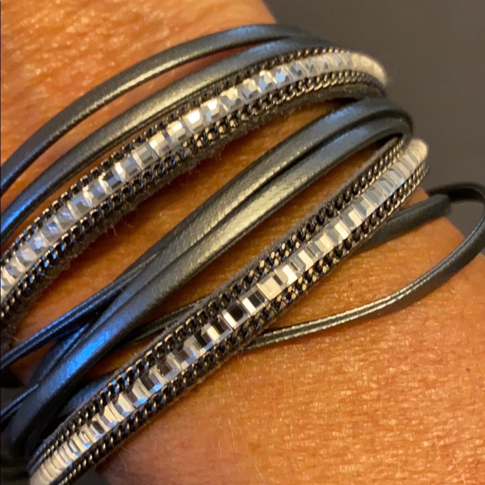 🔴 Leather and rhinestone wrap bracelet